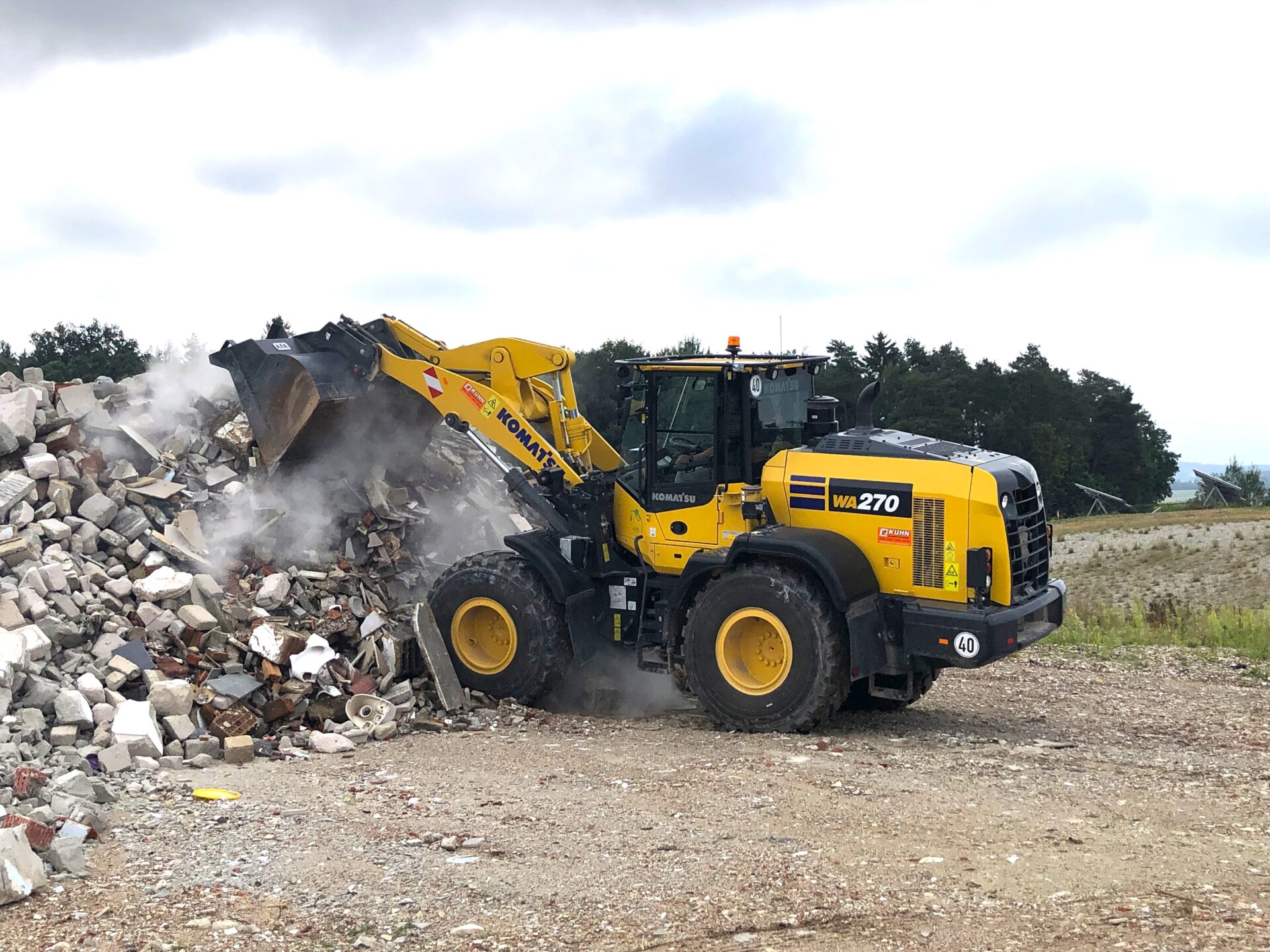 Komatsu-Radlader als Multifunktionsgerät in Reststoffdeponie