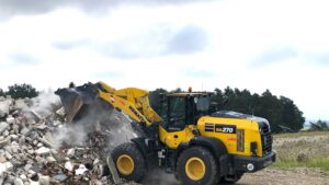 Komatsu-Radlader als Multifunktionsgerät in Reststoffdeponie