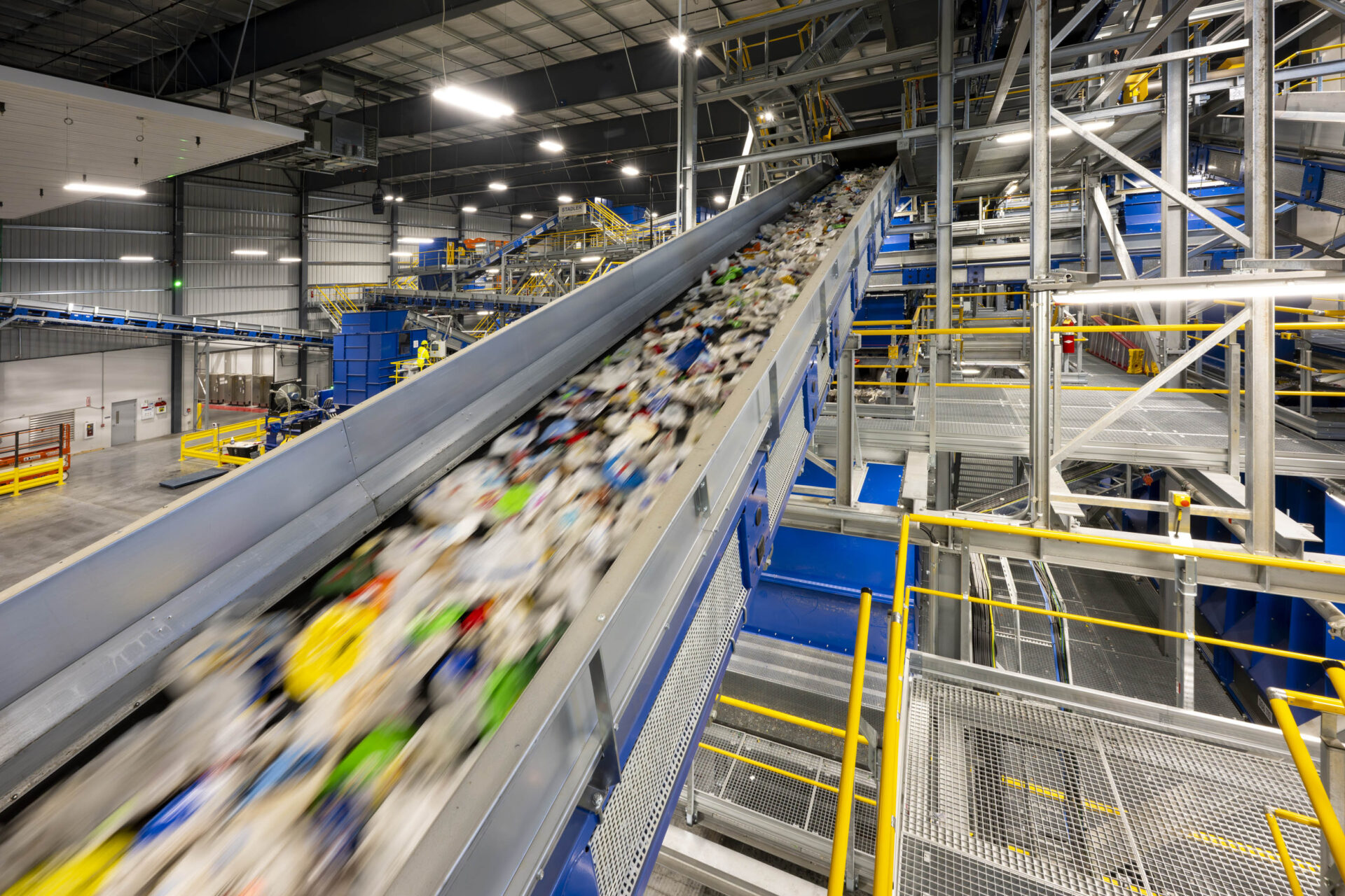Stadler feiert Eröffnung eines zweiten Polymer-Recyclingzentrums von Republic Services